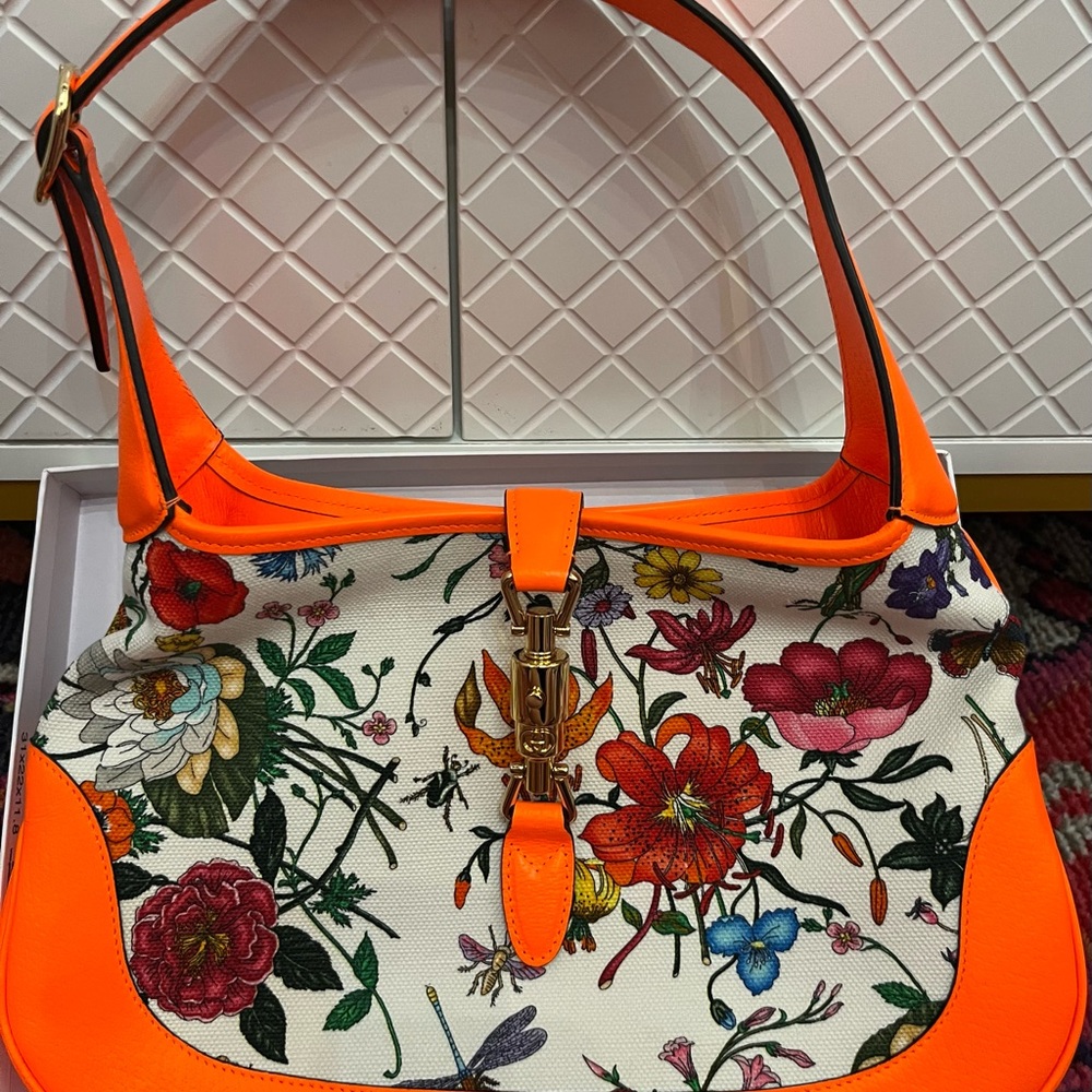 Authentic Gucci Purse - Picture 6 of 8